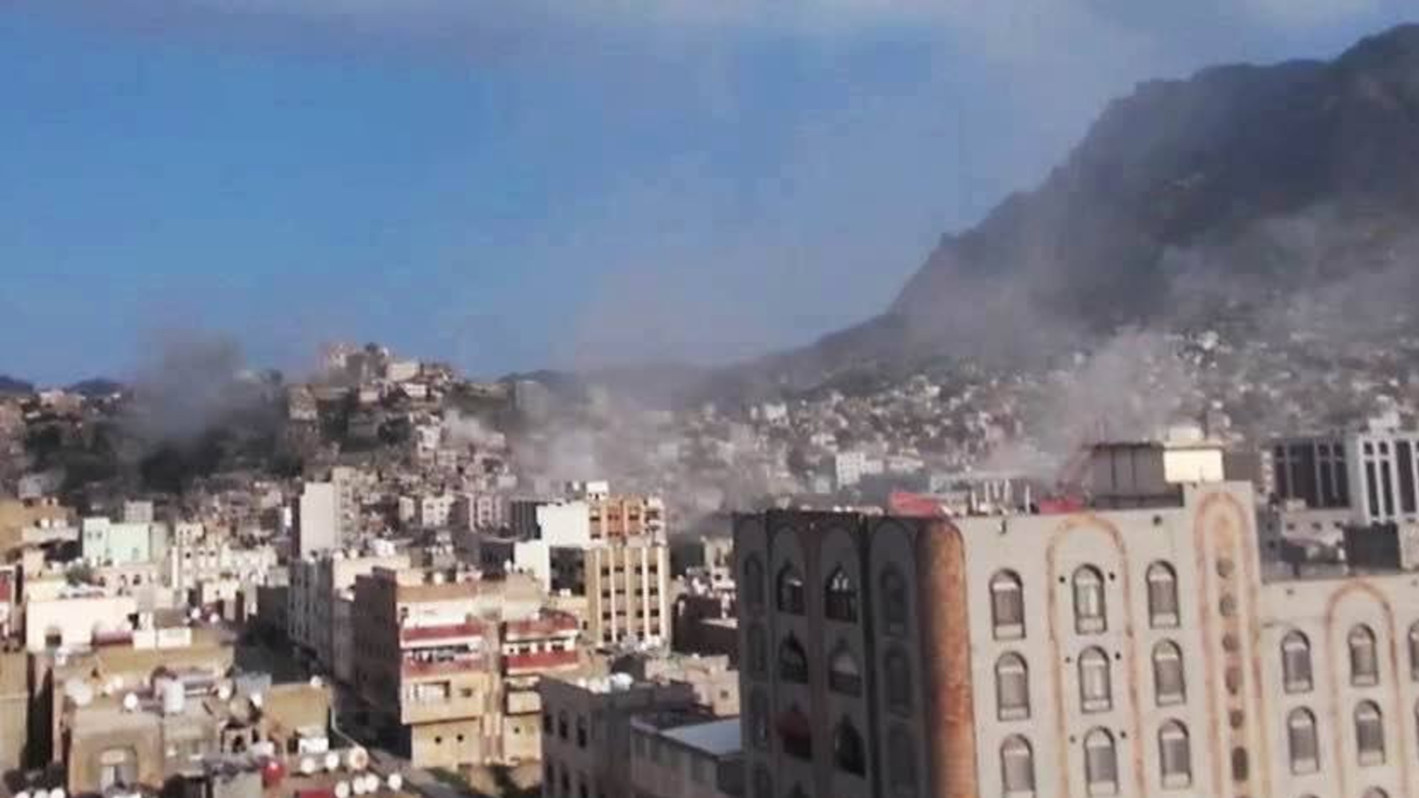 Houthis and ousted president commit a new massacre in Taiz